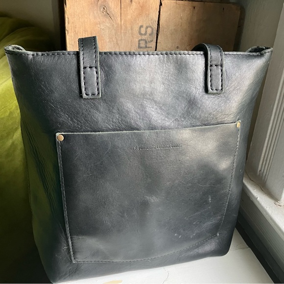 SMOOTH BLACK Portland Leather Goods Full Sized Zippered Crossbody tote FSCB - Picture 3 of 13